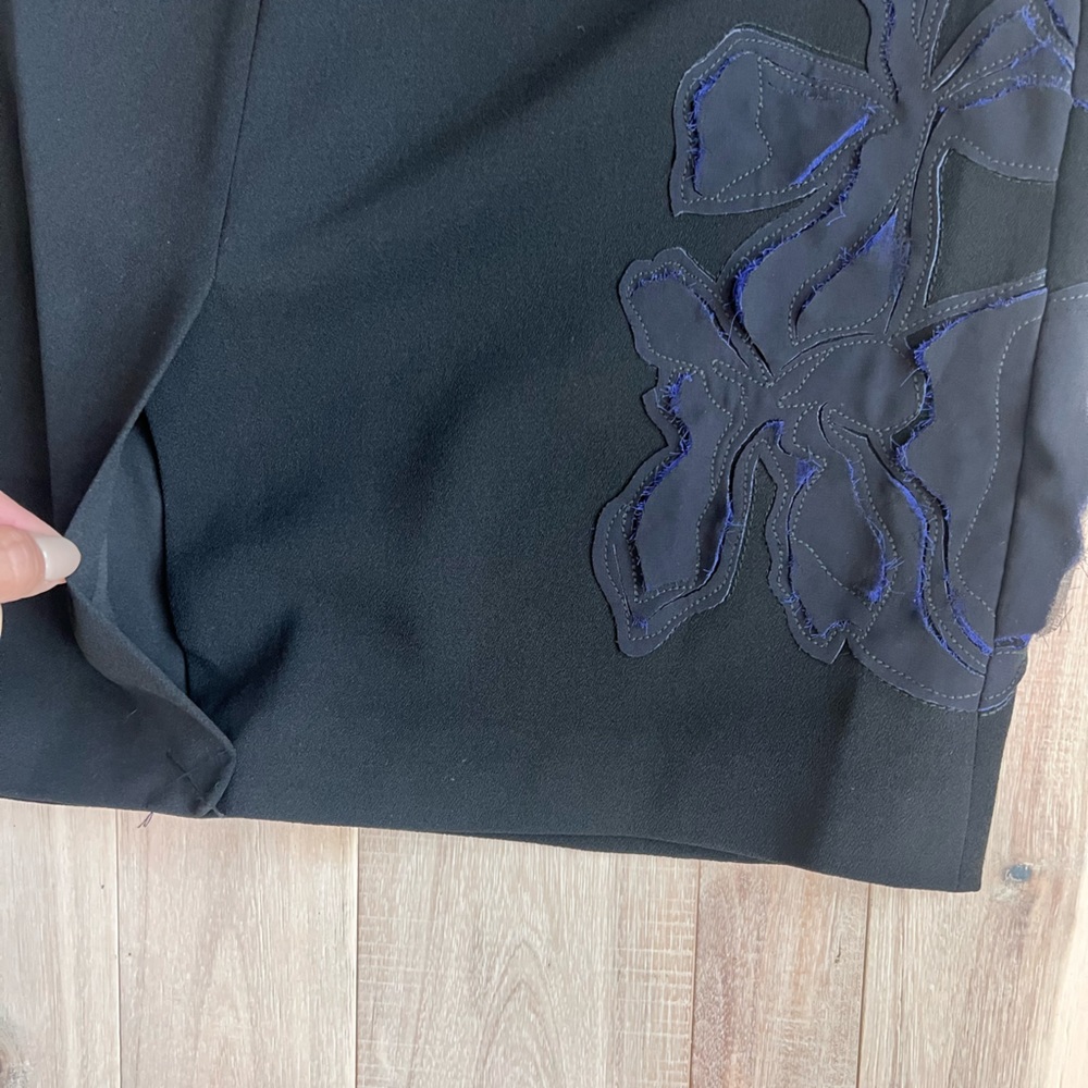 Halston Heritage cocktail black dress with blue/purple flower size 6 - Picture 6 of 16